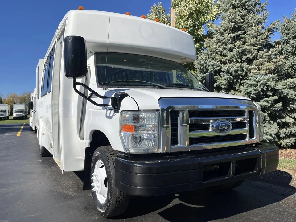 2013 Ford Econoline Van - Image 3 of 12