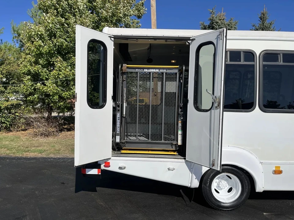 2013 Ford Econoline Van - Image 9 of 12
