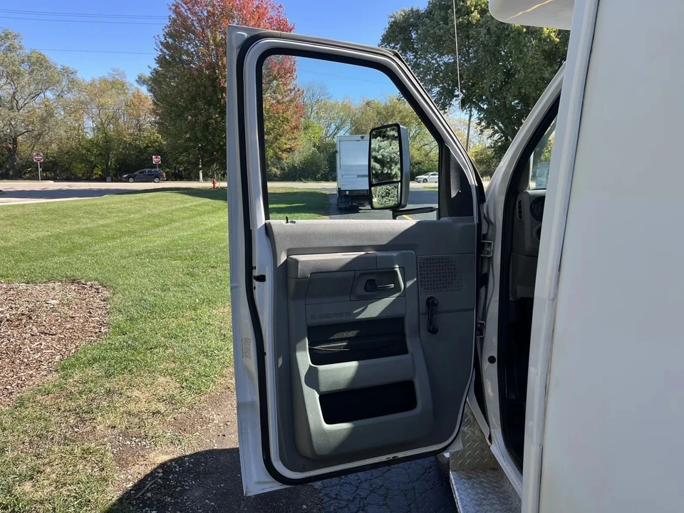 2013 Ford Econoline Van - Image 21 of 21
