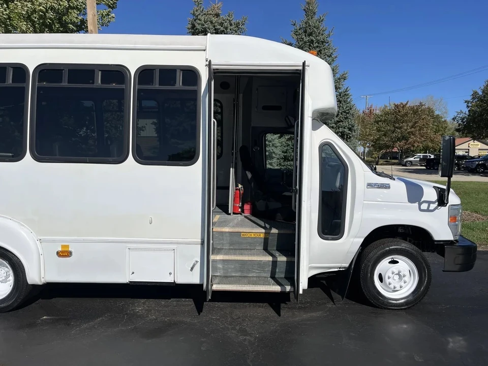 2013 Ford Econoline Van - Image 6 of 12