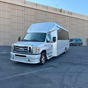 2013 Ford E-450 Executive Coach Builder 25-Passenger Shuttle