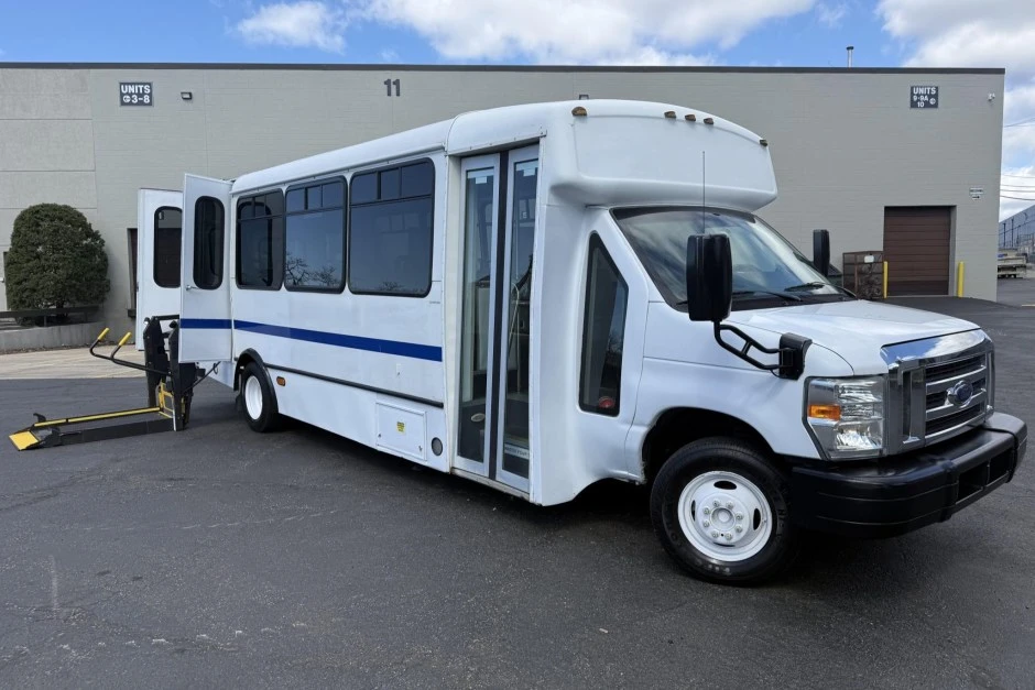 2013 Ford Econoline Van - Image 1 of 9