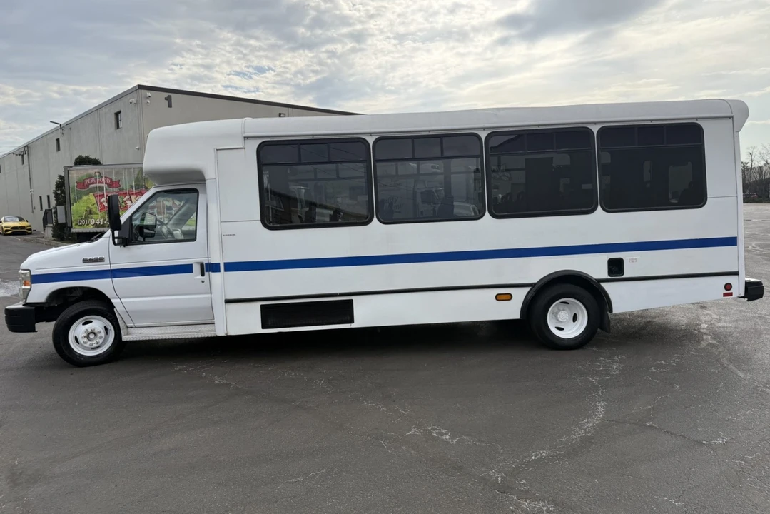 2013 Ford Econoline Van - Image 3 of 9