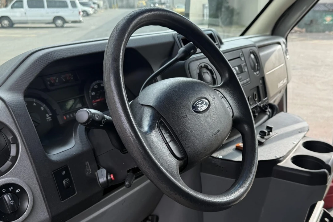 2013 Ford Econoline Van - Image 7 of 9