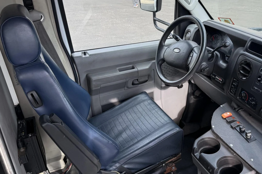 2013 Ford Econoline Van - Image 4 of 9