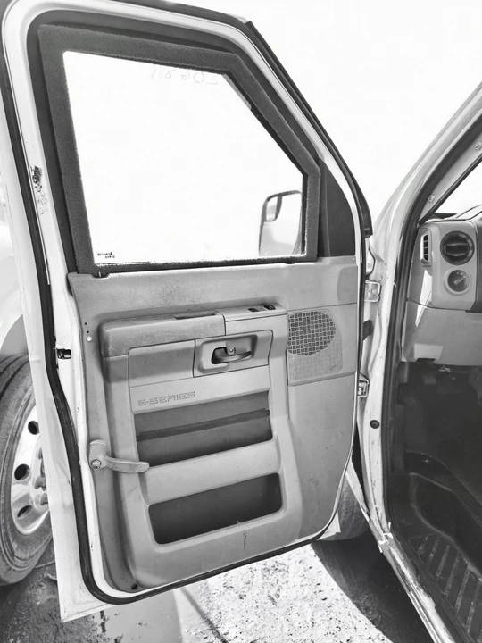 2013 Ford Econoline Van - Image 5 of 7