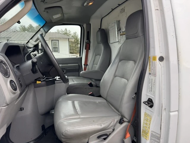 2013 Ford Econoline Van - Image 10 of 16
