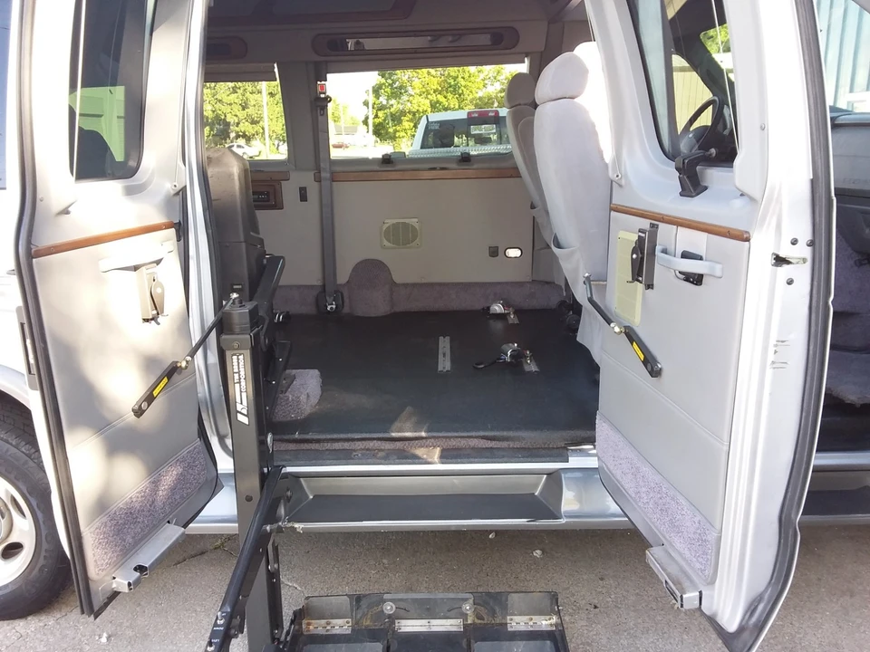 2013 Ford Econoline Van - Image 19 of 21