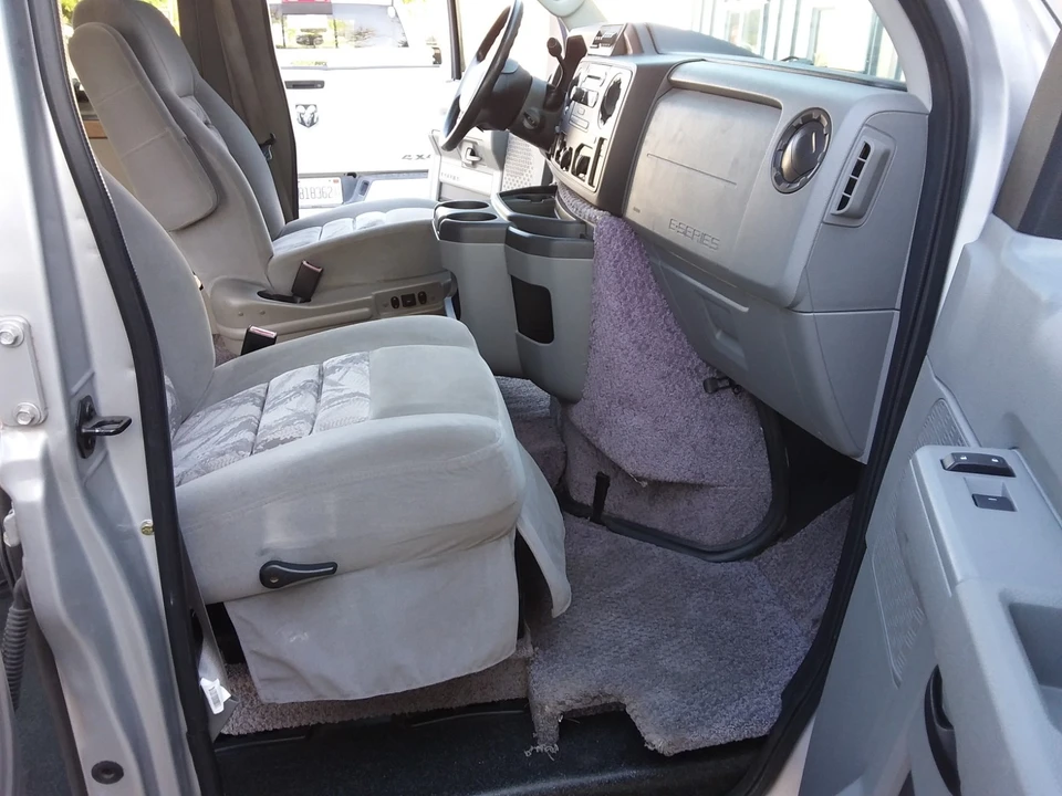 2013 Ford Econoline Van - Image 18 of 21