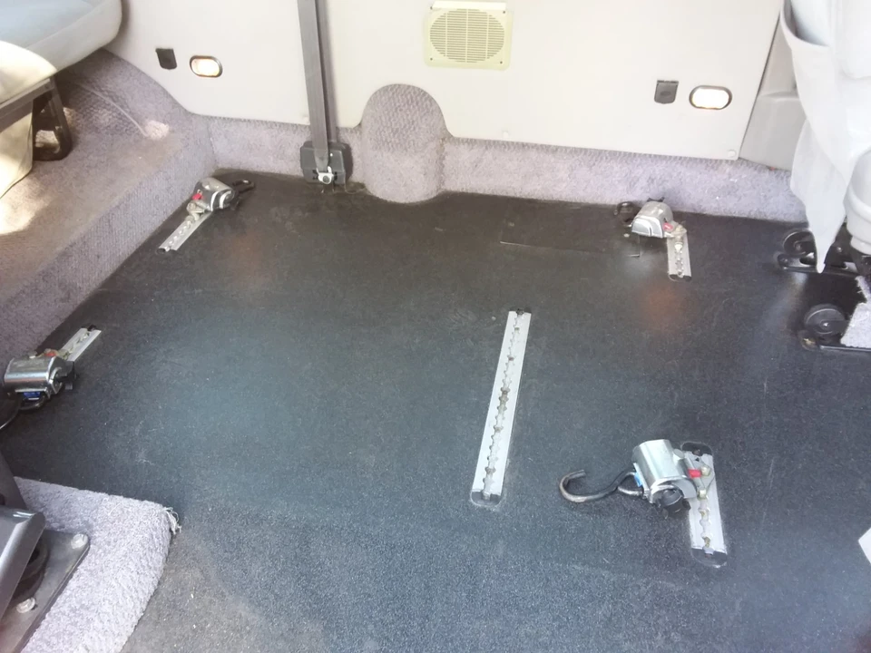 2013 Ford Econoline Van - Image 20 of 21