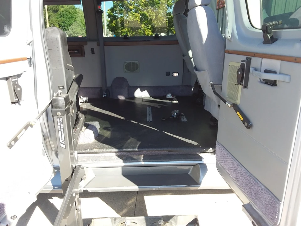 2013 Ford Econoline Van - Image 2 of 21