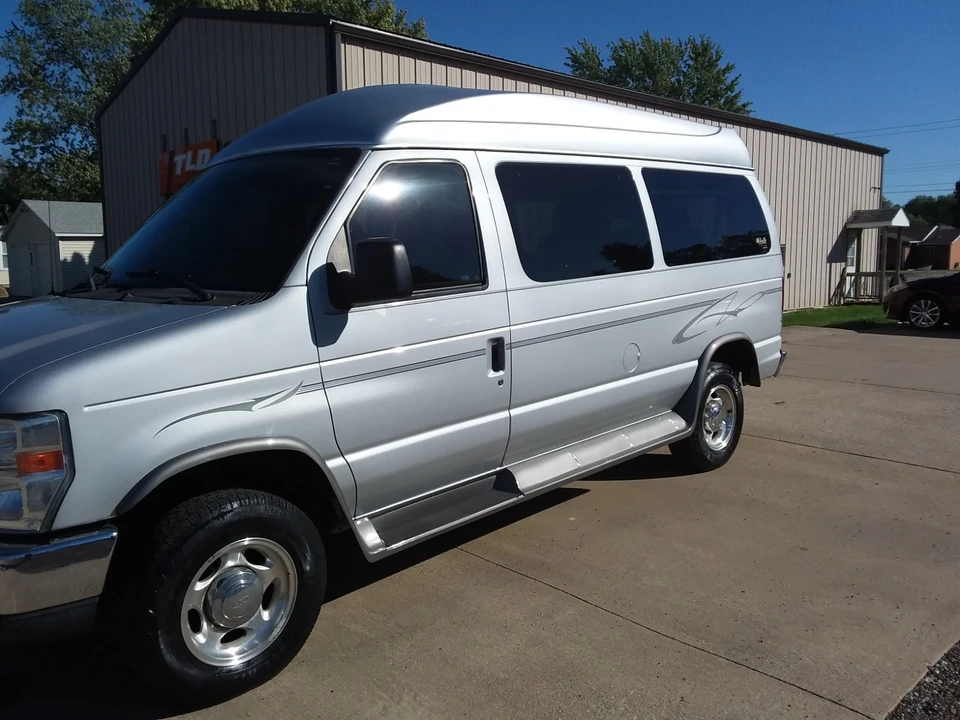 2013 Ford Econoline Van - Image 14 of 21