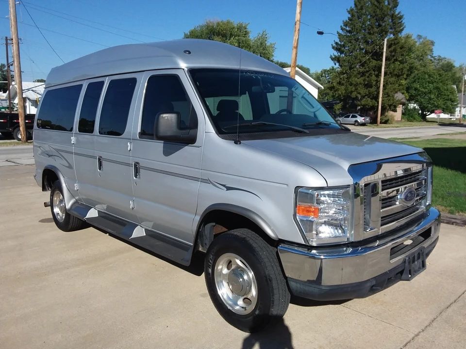 2013 Ford Econoline Van - Image 10 of 21