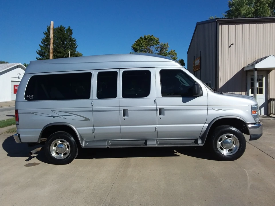 2013 Ford Econoline Van - Image 11 of 21