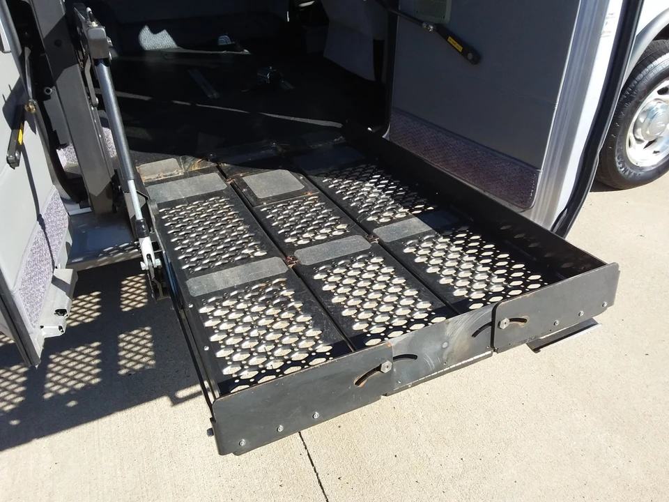 2013 Ford Econoline Van - Image 7 of 21