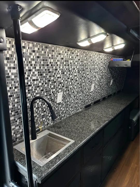 2013 Ford Econoline Van - Image 9 of 21