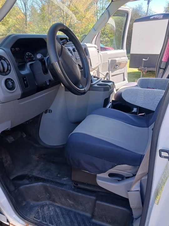 2013 Ford Econoline Van - Image 10 of 15