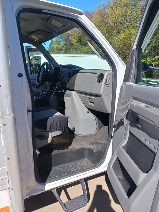 2013 Ford Econoline Van - Image 14 of 15