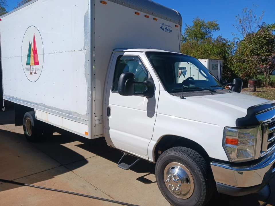 2013 Ford Econoline Van - Image 2 of 15