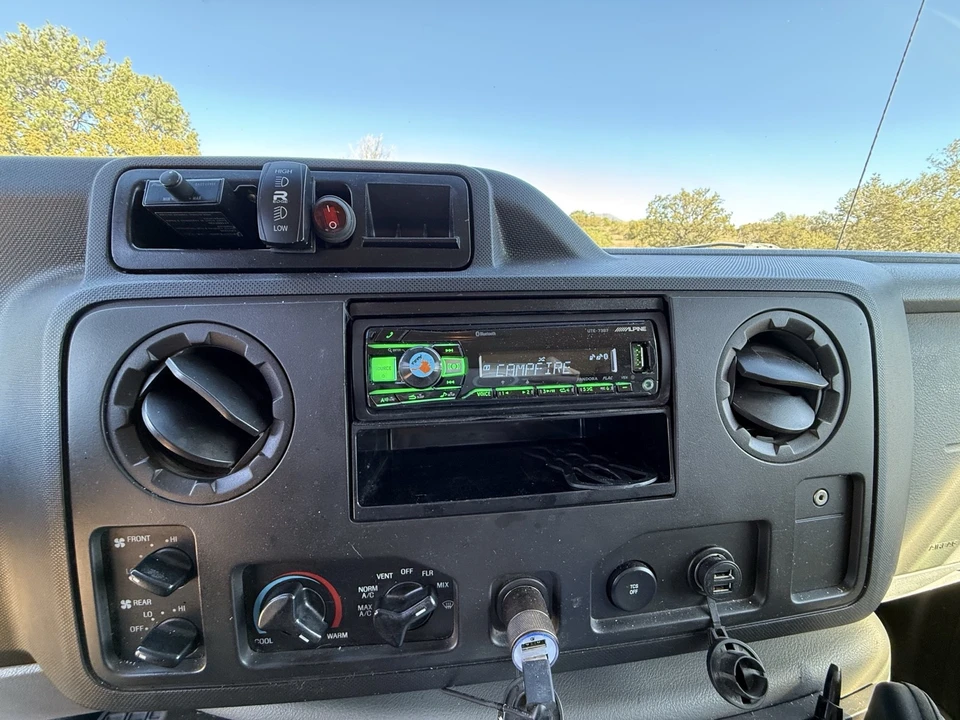2013 Ford Econoline Van - Image 11 of 21