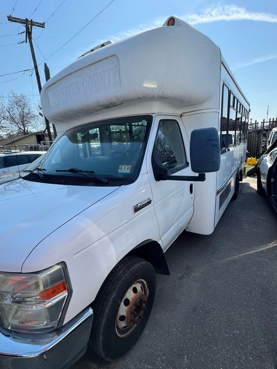 2013 Ford Econoline Van - Image 2 of 8