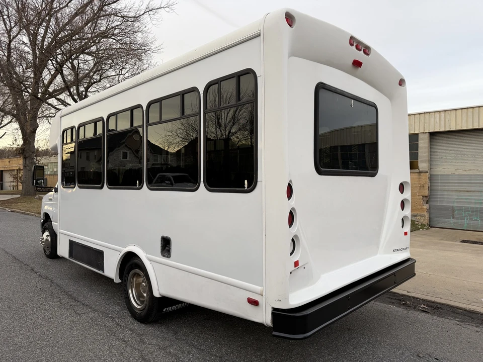 2013 Ford Econoline Van - Image 16 of 21