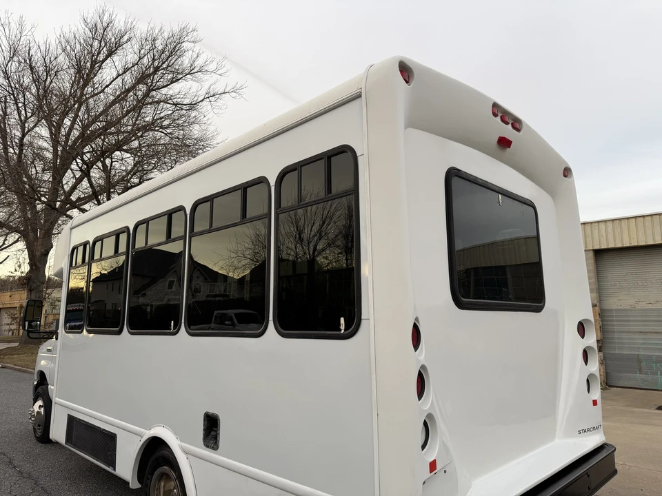 2013 Ford Econoline Van - Image 18 of 21