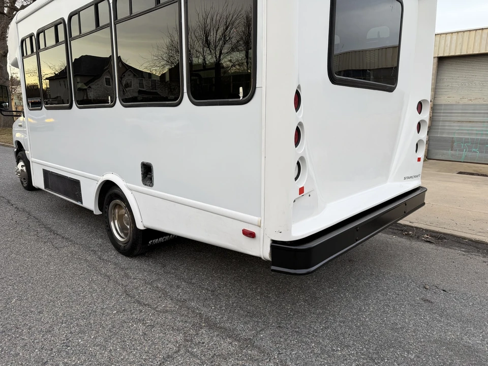 2013 Ford Econoline Van - Image 17 of 21