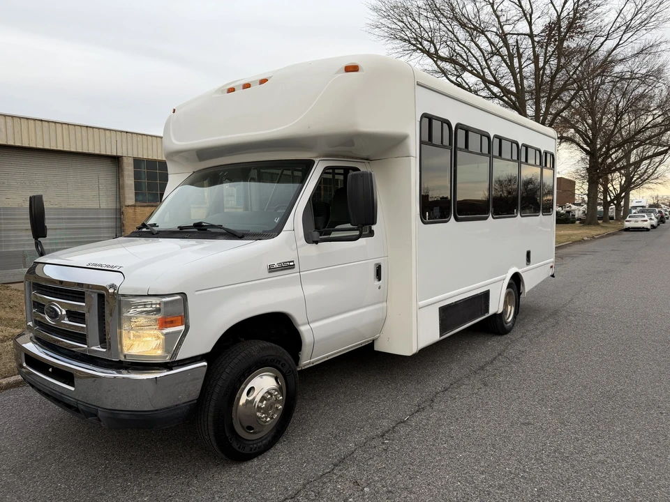 2013 Ford Econoline Van - Image 2 of 21