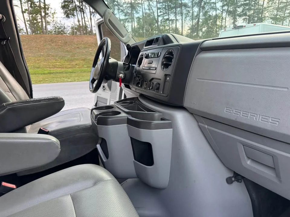 2013 Ford Econoline Van - Image 14 of 15