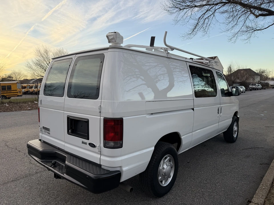 2013 Ford Econoline Van - Image 12 of 21