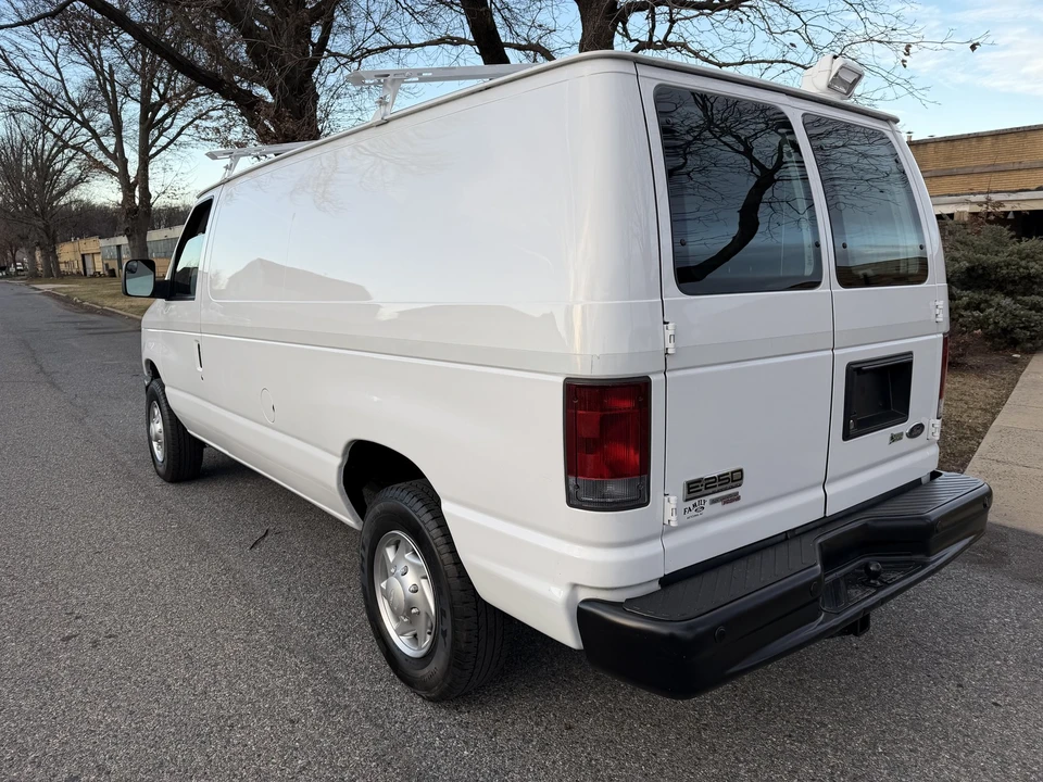 2013 Ford Econoline Van - Image 16 of 21