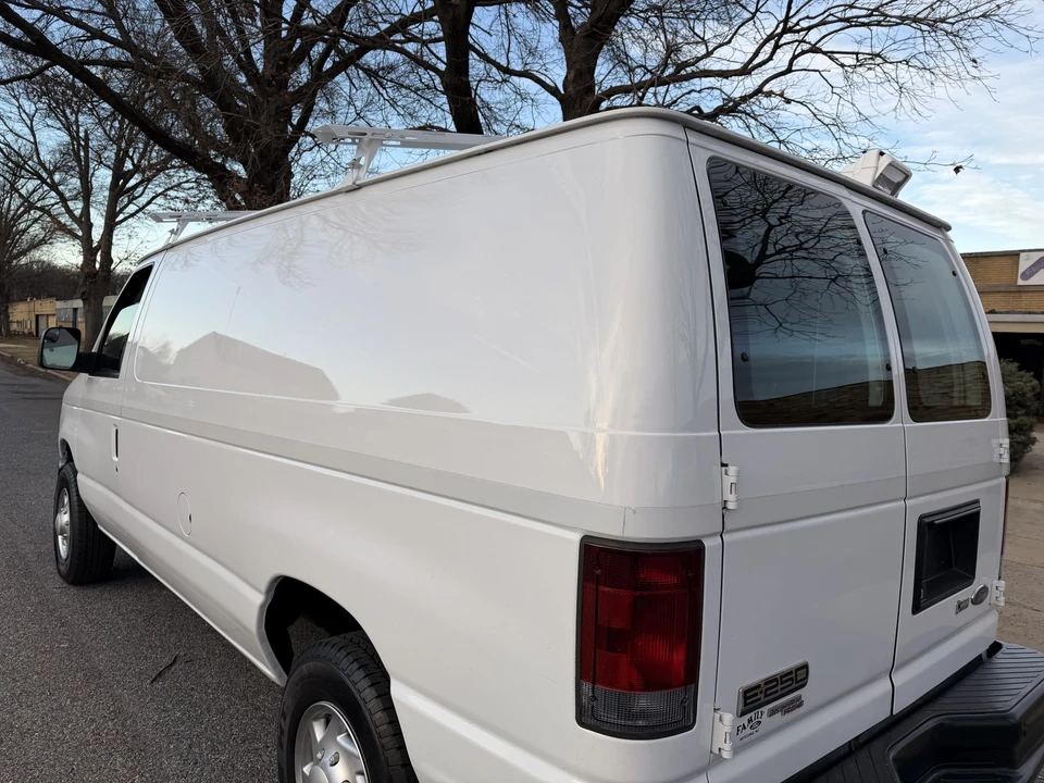 2013 Ford Econoline Van - Image 18 of 21