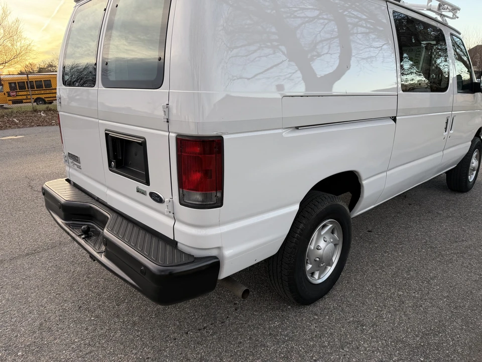 2013 Ford Econoline Van - Image 13 of 21