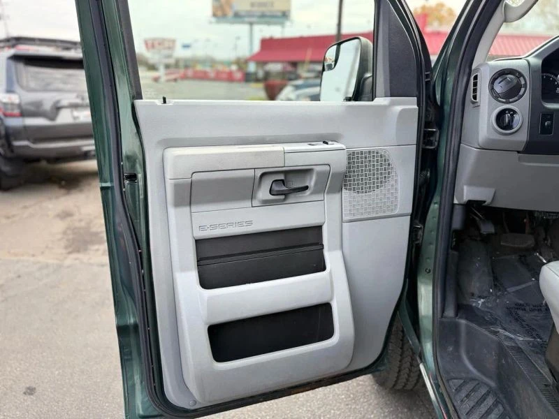 2013 Ford Econoline Van - Image 12 of 12