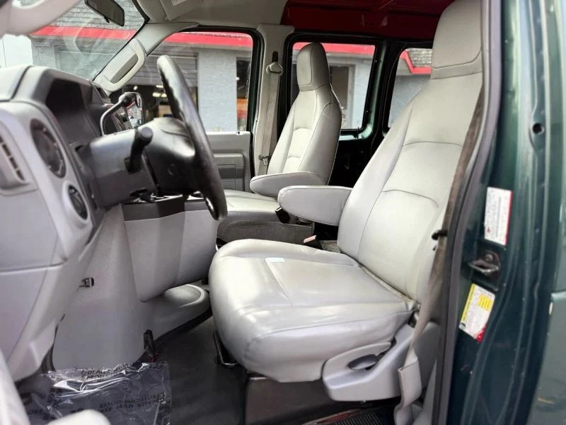 2013 Ford Econoline Van - Image 9 of 12
