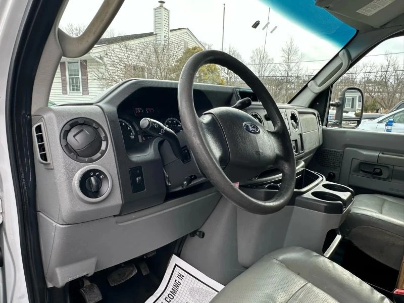 2013 Ford Econoline Van - Image 10 of 12