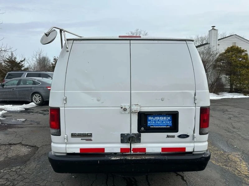 2013 Ford Econoline Van - Image 5 of 12