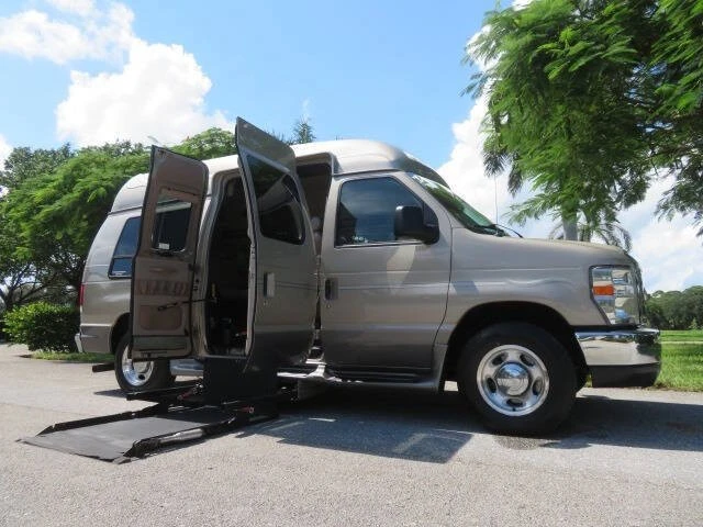 2013 Ford Econoline Van - Image 2 of 12