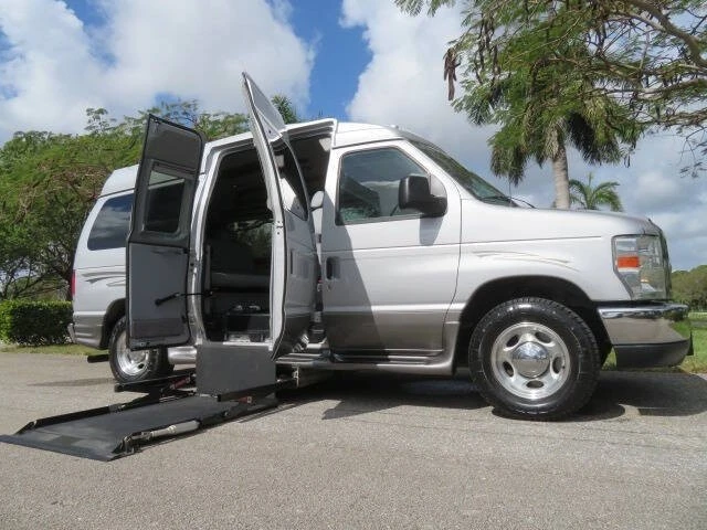 2013 Ford Econoline Van - Image 2 of 12
