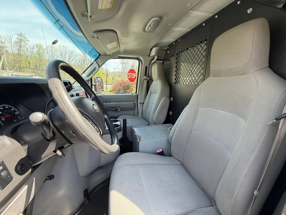2013 Ford Econoline Van - Image 12 of 18