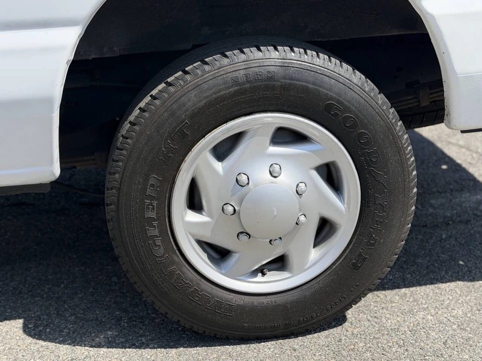 2013 Ford Econoline Van - Image 10 of 18