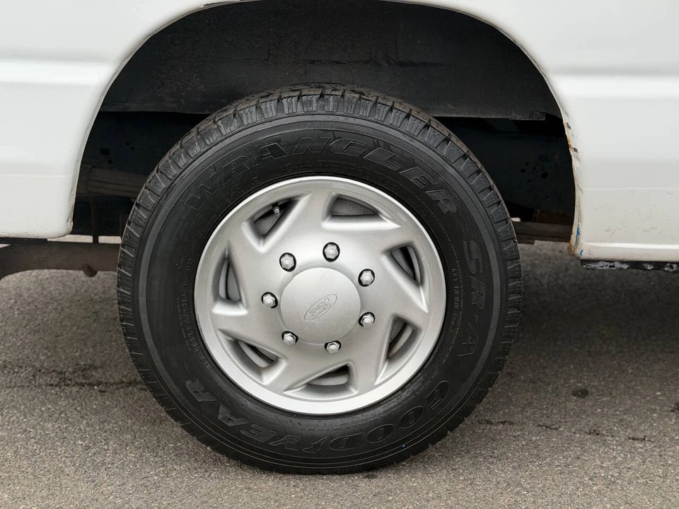 2013 Ford Econoline Van - Image 16 of 21