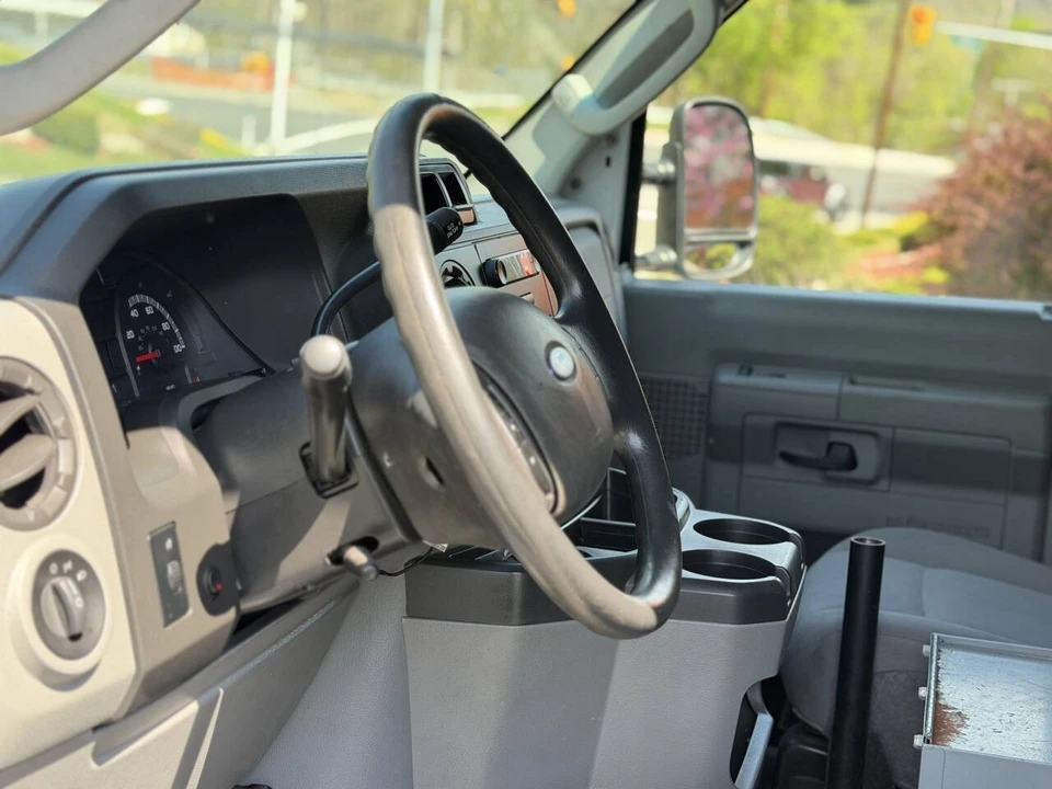 2013 Ford Econoline Van - Image 16 of 18