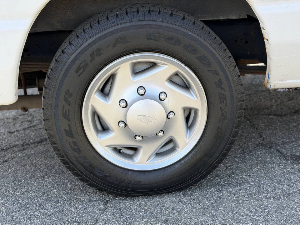 2013 Ford Econoline Van - Image 8 of 18