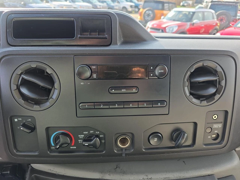 2013 Ford Econoline Van - Image 8 of 21
