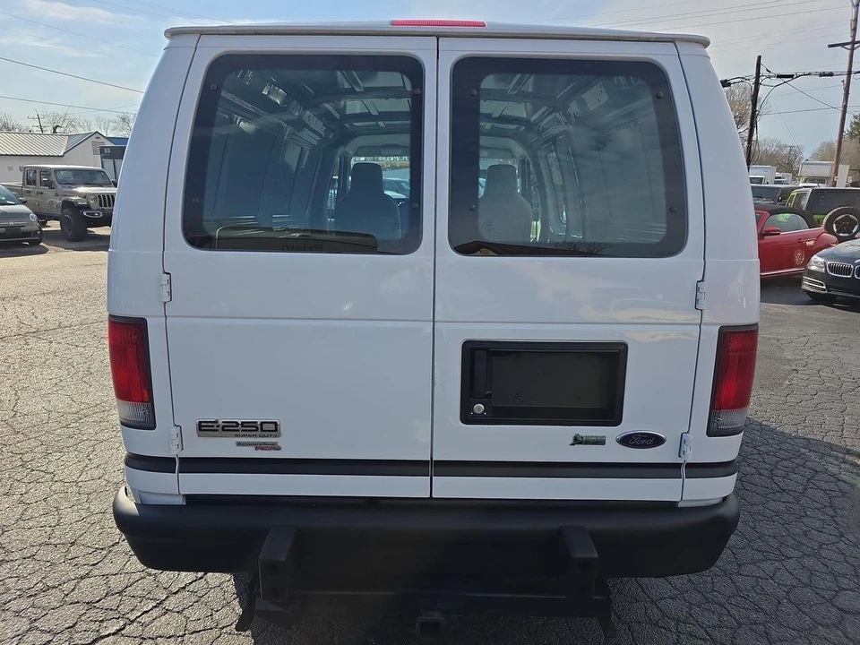 2013 Ford Econoline Van - Image 13 of 21
