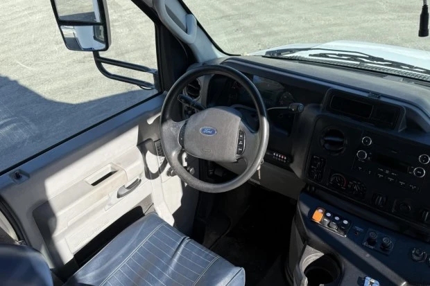 2013 Ford Econoline Van - Image 5 of 9