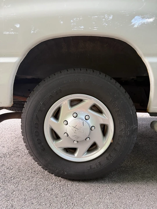 2013 Ford Econoline Van - Image 18 of 24