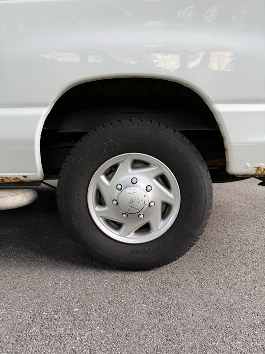 2013 Ford Econoline Van - Image 19 of 24